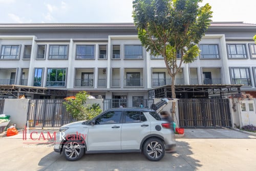 ផ្ទះវីឡាកូនកាត់សម្រាប់លក់ក្នុង បុរីជីបម៉ុង 598 | Chip Mong 598