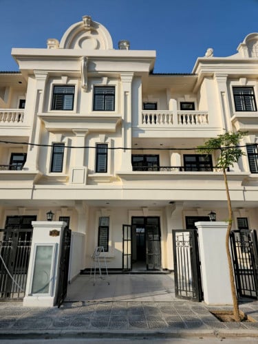 ផ្ទះលក់នៅបុរីមេគង្គលែន វីឡាកូនកាត់មានរបង សំណង់បាន100% Mekong Land