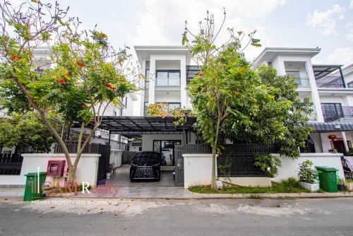 5 Bedroom Villa For Rent in Borey Villa Town
