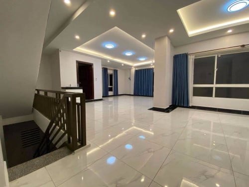 Building for Rent in Toul Tom Poung