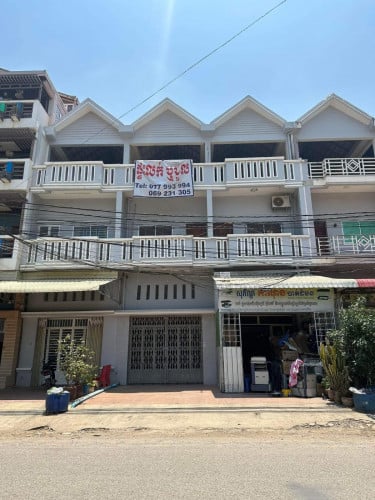 ផ្ទះល្វែងលើផ្លូវធំ កណ្តាលក្រុងបាត់ដំបង លក់ប្រញាប់