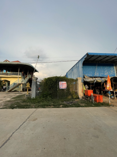 ដីលក់បន្ទាន់នៅ ស្រុកបារ៉ាយ ទីរួមខេត្តព្រៃវែង (មានប្លង់រឹង)