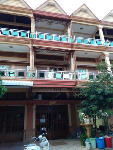 ផ្ទះលក់តំលៃ 180000$ ចរចារ នៅបុរីពិភពថ្មីផ្សារដីហុយ