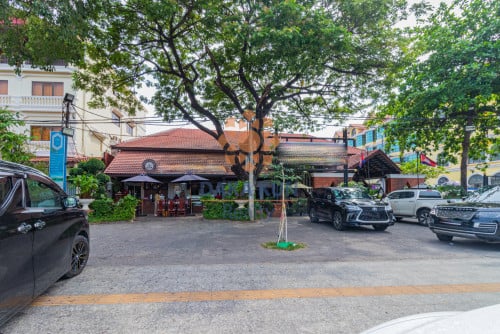 ដីកែងលក់ក្នុងក្រុងសៀមរាប-ស្វាយដង្គំ/Corner Land for Sale in Siem Reap City-Svay Dangkum