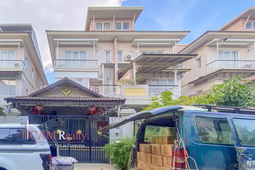 ផ្ទះវីឡាភ្លោះសម្រាប់លក់ក្នុង បុរីប៉េងហួត បឹងស្នោរ | Peng Huoth Beoung Snor