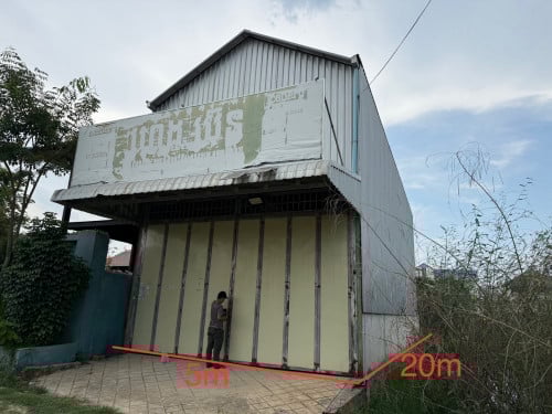 ឃ្លាំងជួល​ នៅព្រែកកំពឹស​ ជិតគួរស្រូវ