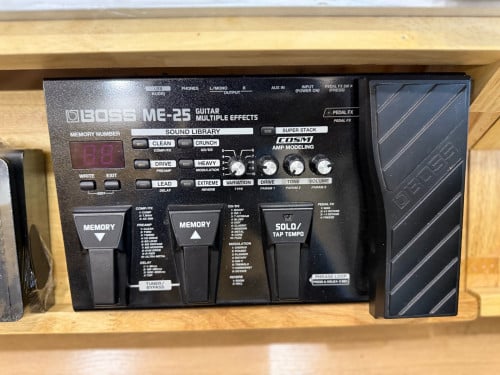 Boss ME-25 មួយទឹកពីជប៉ុន