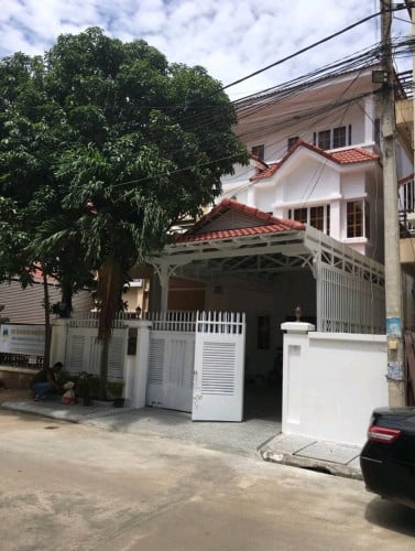 វីឡាភ្លោះលក់បន្ទាន់ ក្នុងរាជធានីភ្នំពេញ​ (ទីតាំងល្អ​ តម្លៃធូរជាងគេក្នុងបូរី)