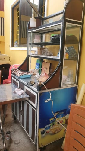 ទូកញ្ចក់លក់កាហ្វេលក់