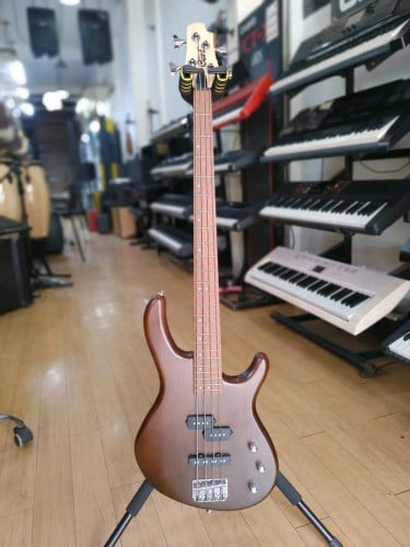 Cort Guitar bass 🎸 ហ្គីតា