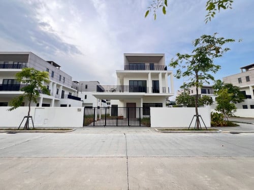Villa for RENT! • Location: Borey Chan Kiri National Road_2 Aeon3 Mall .