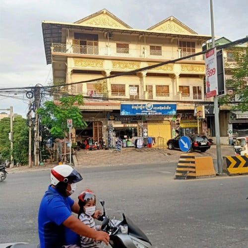 ផ្ទះលក់ទាំង4ល្វែង(កែងផ្លូវ271)