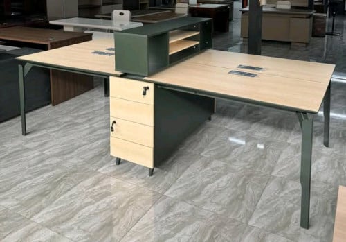 តុធ្វើការ4នាក់