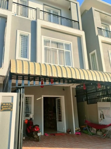 ផ្ទះល្វែងជួលនៅចោមចៅ