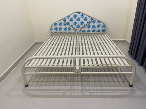 គ្រែគេង ខ្នាត 1.8m x 2m