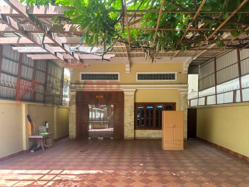 6 Bedrooms House available for rent in Phsar Doem Kor Area (Near Lucky Star hotel)