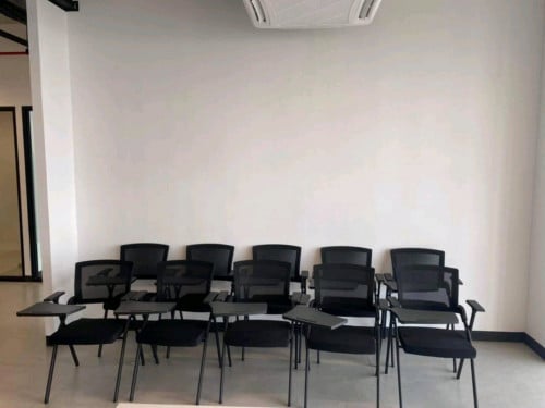 កៅអីសិស្សបត់បានមានជ័រទ្រ