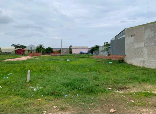 ដីលក់នៅបែកចាន