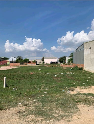 ដីលក់នៅបែកចាន