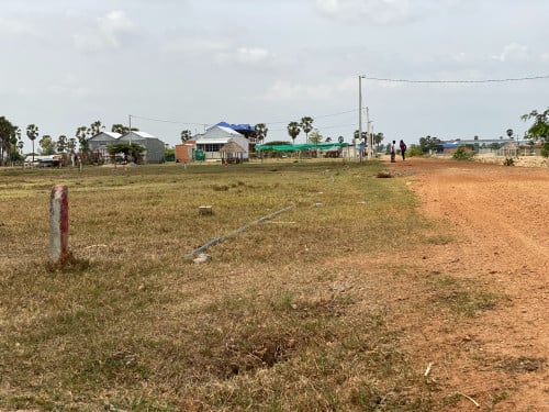 ដីសម្រាប់លក់ជិតផ្លូវ៥១!