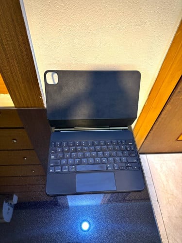 Apple Magic Keyboard for iPad Pro 11-inch – Good Condition