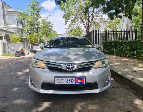 Camry XLE 2012 លក់ដូរសេរី ម្ចាស់ជិះផ្ទាល់