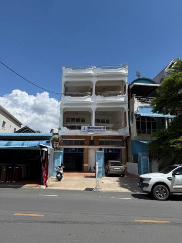 House Sales/ លក់ផ្ទះអាជីវកម្ម ក្រុងតាខ្មៅ