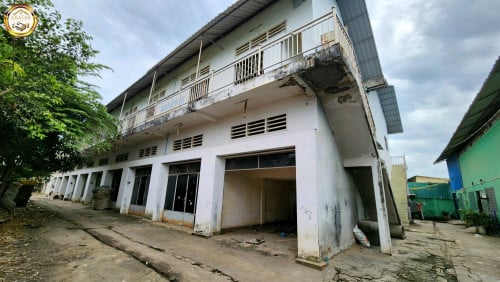 ផ្ទះ14ល្វែងលក់បន្ទាន់នៅក្រោយផ្សារត្រពាំងថ្លឹង