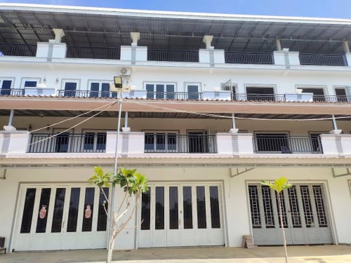 ផ្ទះលក់ 40000$ ធ្វេីមិនទាន់រួចអ្នកទិញធ្វេីបន្តរ