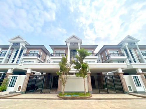 វីឡាភ្លោះBសម្រាប់លក់នៅក្នុង បុរីប៉េងហួតបឹងស្នោរ (Borey Penghouth  Boeung Snor)