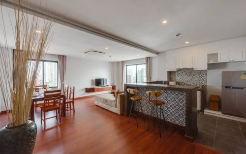 2 bedroom service apartment for rent BKK1