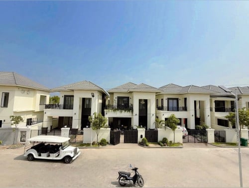 Queen for rent at Amory, near Makro