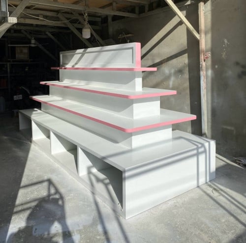 ធ្នើរតាំងកណ្ដាលហាង