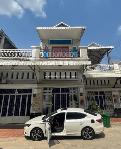 ផ្ទះល្វែងពីរជាន់ 4បន្ទប់គេង នៅច្បារអំពៅ