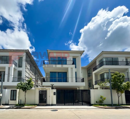 🏡4 Bedrooms  villa available for rent in Borey Peng Huot 50m (The Star Mera Garden)