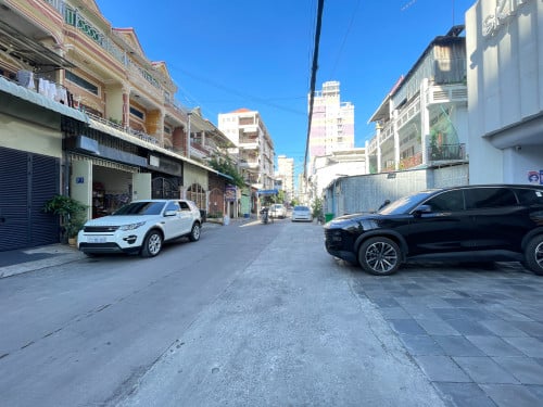 Land for Sale Near Tuol Tumpung Market