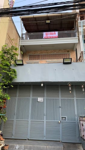 ផ្ទះនៅច្បារអំពៅផ្លូវជាតិលេខ1នៅទល់មុខធានាគារអេសុីលីដារតំលៃល្អ