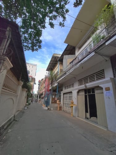 ផ្ទះជួល2ជាន់ជិតសំណង់12 មានសាលារៀនច្រើន ជិតកន្លែងធ្វើការ សំបូររកអីញ៉ាំ!​