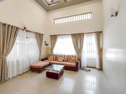 Furnished, Clean 2-Bedroom Townhouse for Rent in BKK Area.