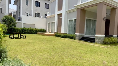 ផ្ទះ​វីឡា​ទោលសម្រាប់ជួល