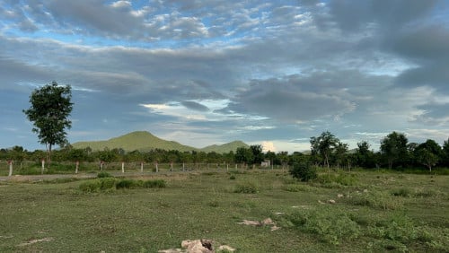 ដីលក់ ៨០០មែត្រពីវត្តតាសុត