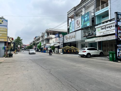 ផ្ទះលក់ ក្នុងបុរីពិភពថ្មី ចំការដូង1 - ស្ថិតលើផ្លូវធំ
