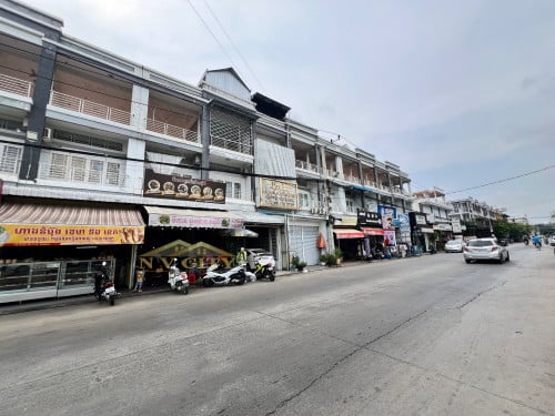 ផ្ទះលក់ ក្នុងបុរីពិភពថ្មី ចំការដូង1 - ស្ថិតលើផ្លូវធំ