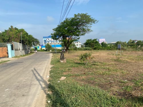 ដីសម្រាប់ជួល Land for Rent
