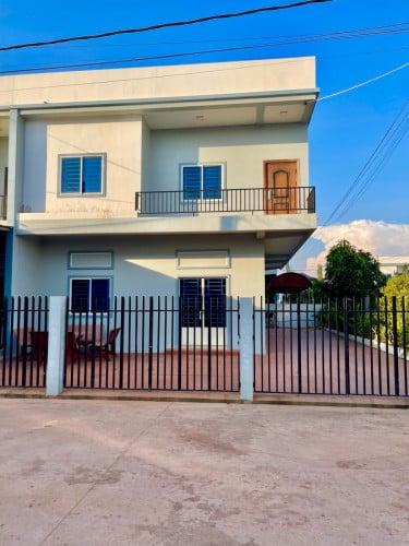 ផ្ទះកែងសម្រាប់ជួលផ្ទះធំអាចធ្វើជាOfficeបាន