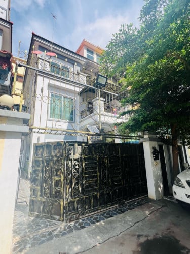 វីឡាភ្លោះសំរាប់ជួល អាចបើកក្រុមហ៊ុនបាន ជិតកន្លែងចិនរស់នៅច្រើន