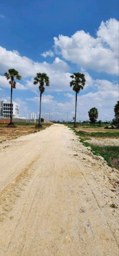 ដីកែងលក់នៅជិតសាលាសង្កាត់គោករកា