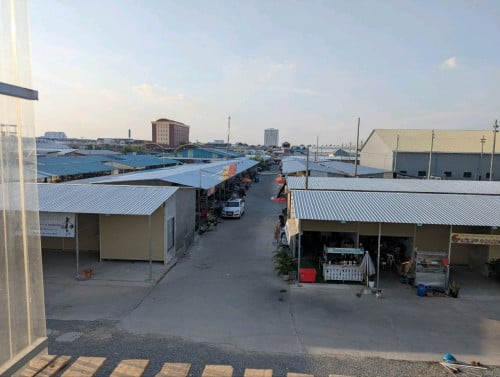 ផ្ទះអាជីវកម្មលក់ ជាប់ផ្សារដង្កោ &ផ្សារសំបួរមាស បង់មុន1ម៉ឺន$ អាចចូលនៅបាន ពិសេសមានផ្លូវមុខក្រោយ