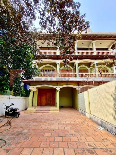 🏡 Spacious 3-Bedroom Flat for Rent – Phsar Doem Thkov (Southern Russian Market)