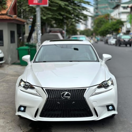 Lexus IS200t 2016 Premium ដំបូលបើក កៅអីចុចសងខាង ពូកស្បែកក្នុងស ឡានកាលី